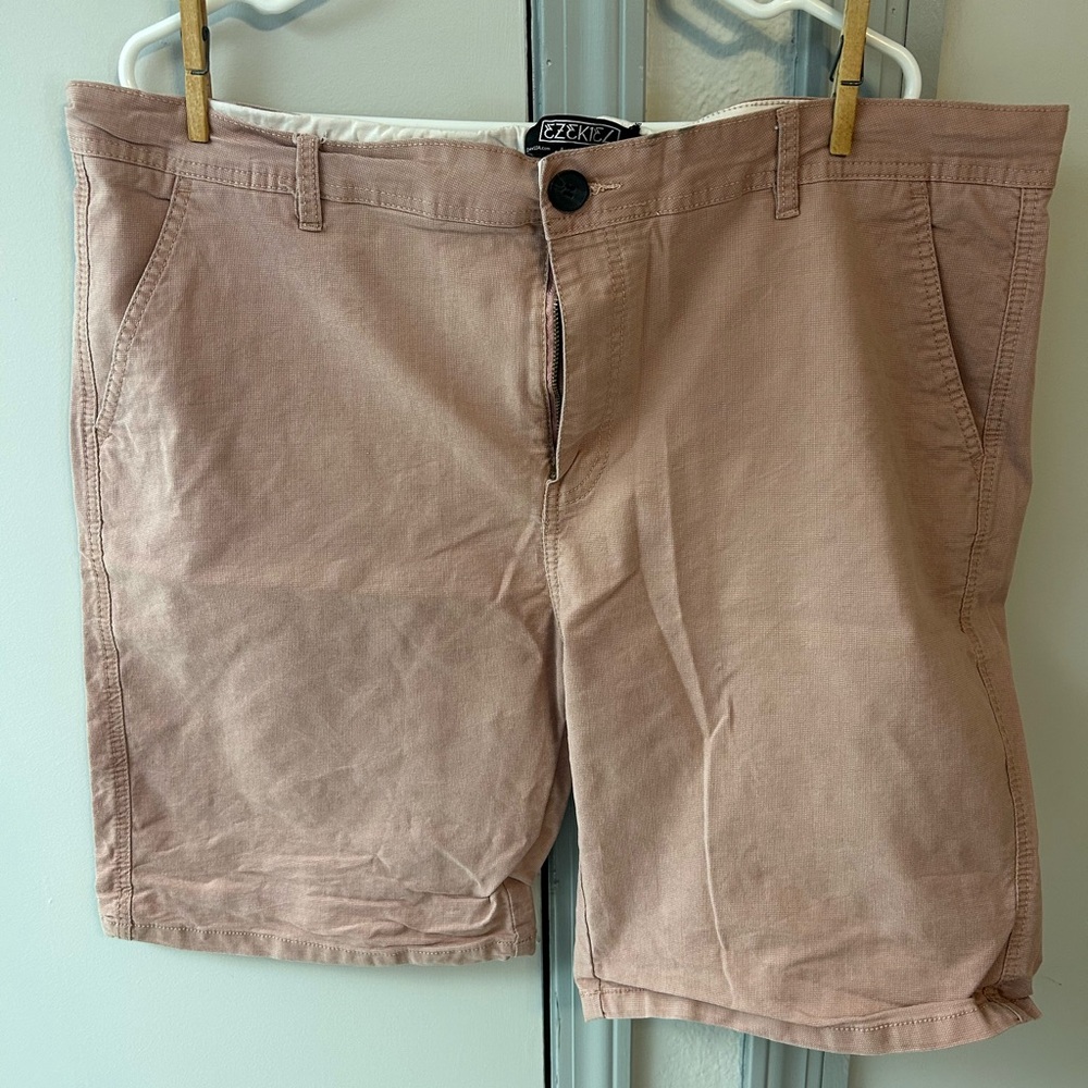 Ezekiel light pink size 42 shorts